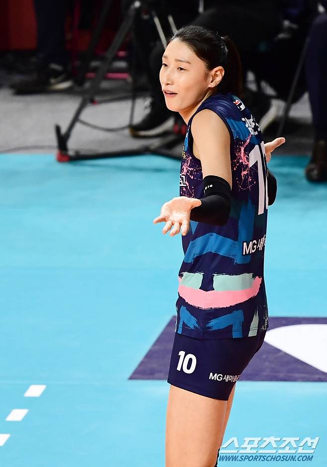 2022-2023 프로배구 V리그 올스타전이 29일 인천삼산체육관에서 열렸다. M스타 여자팀 김연경이 득점의 기쁨을 춤으로 표현하고 있다. 인천=최문영 기자 deer@sportschosun.com/2023.01.29/