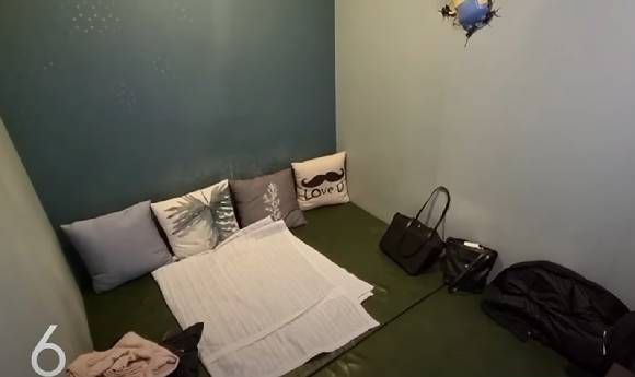 서울시에 위치한 한 룸카페 내부 모습. [사진=SBS 보도화면 캡처]