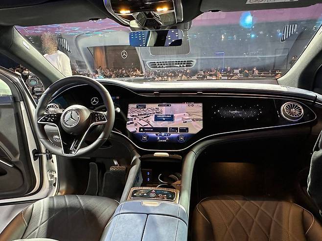 벤츠코리아 ‘더 뉴 EQS SUV’ 실내. 출처=IT동아