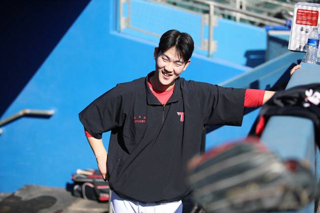 아이앱스튜디오 로고가 박힌 새 훈련복을 지급받은 이적생 주효상. 사진=KIA 타이거즈 제공