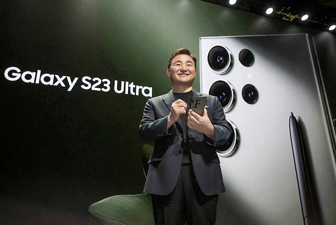 언팩 행사에서 갤럭시S23 울트라를 소개하는 노태문 삼성전자 MX사업부장(출처=삼성전자)