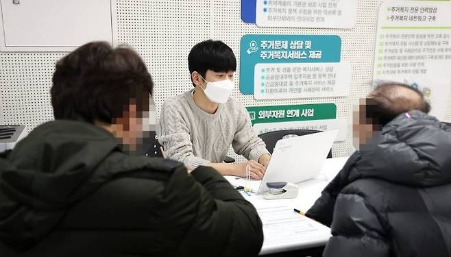 전세 사기 피해 상담 중/ 사진 = 연합뉴스