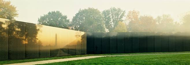 Vietnam Veterans Memorial, 1982 National Mall, Washington D.C. [마야 린 공식홈페이지 캡쳐]