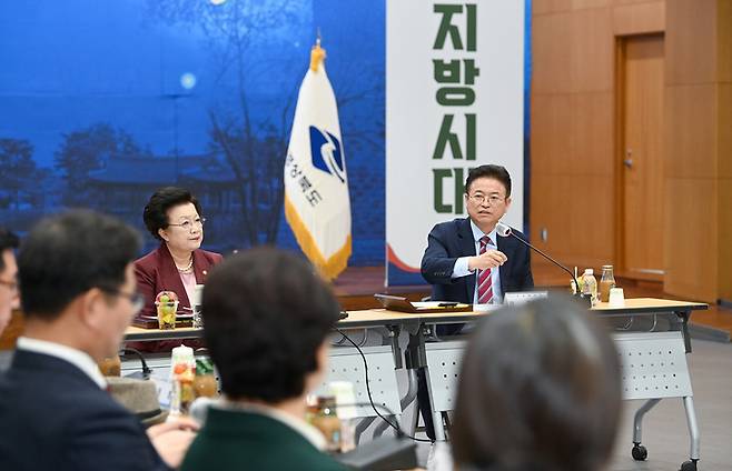 [안동=뉴시스] 2일 경북도청에서 '미래교육 현장 소통 간담회'가 열리고 있다. (사진=경북도 제공) 2023.02.02 *재판매 및 DB 금지