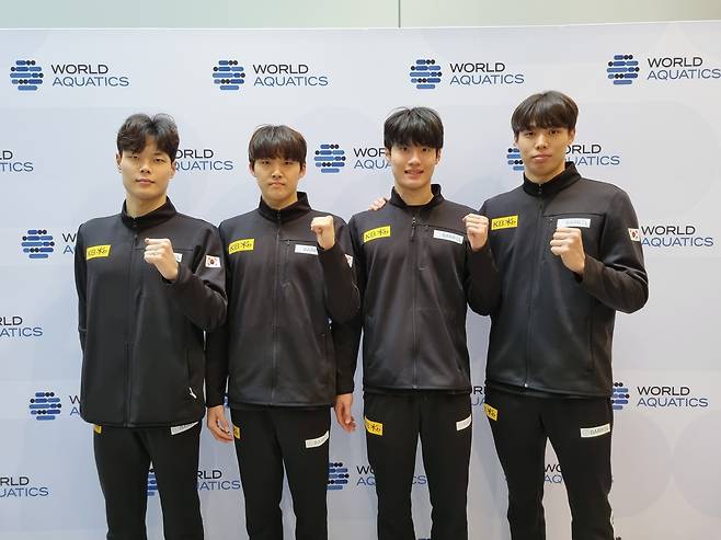 한국 남자 계영대표팀. 왼쪽부터 이호준, 김우민, 황선우, 양재훈.(대한수영연맹 제공)