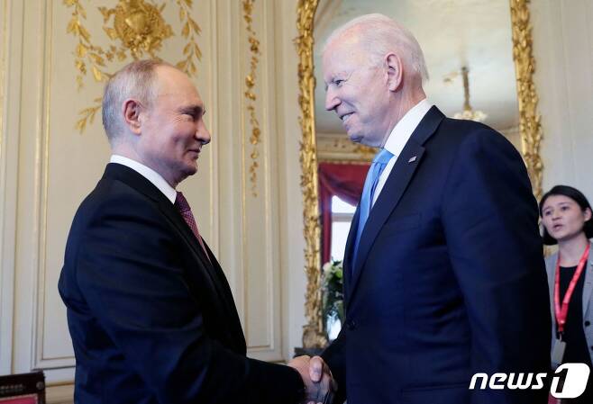 조 바이든 미국 대통령과 블라디미르 푸틴 러시아 대통령이 20221년 6월 스위스 제네바에서 만난 모습.  ⓒ AFP=뉴스1 ⓒ News1 우동명 기자