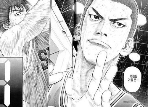 '왼손은 거들 뿐'이라는 유행어를 낳은 만화 '슬램덩크'의 한 장면.