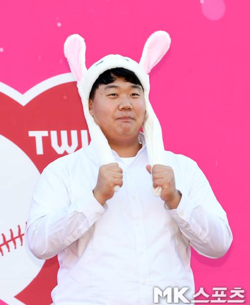 김범석이 레전드 포수 조인성 코치로부터 전담 지도를 받는다. 사진=김재현 기자