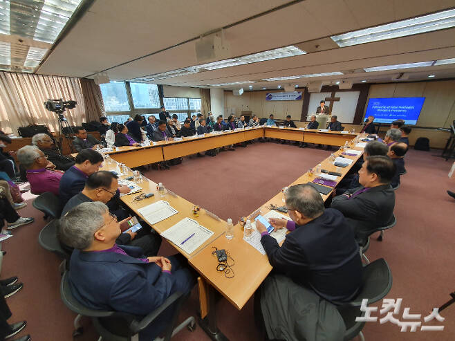 AMC 아시아감독회의가 3일 서울 광화문 감리회본부에서 열렸다. 아시아감독회의에서는 각 국의 선교 정보를 공유하고 기도하는 시간을 가졌다. 또, 내년 2월 말쯤 제6차 아시아감리교대회를 홍콩에서 개최하기로 결정했다.
