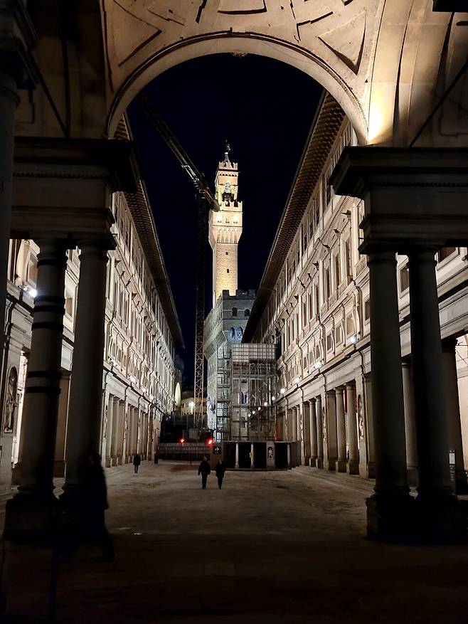 우피치 미술관의 야경,우피치란 뜻은 사무실이란 의미다