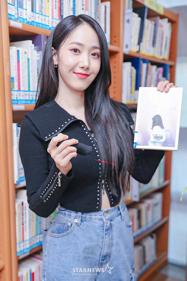 비비지(VIVIZ) 신비, '장서점검은 이렇게~' [★포토]