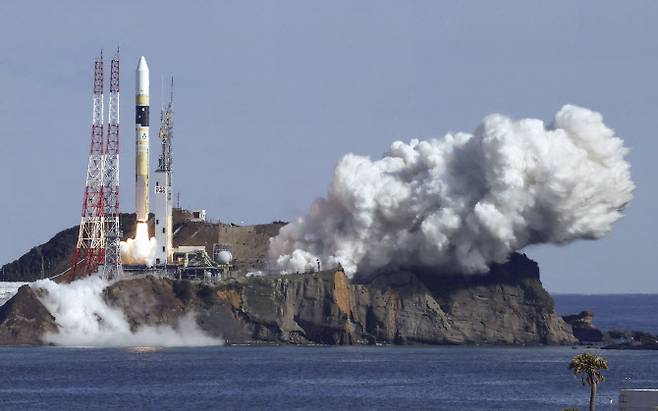 일본 위성 탑재한 H2A 로켓 발사(사진=AP)