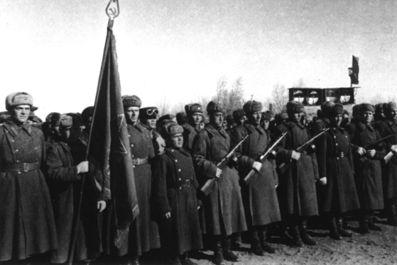 1945년 11월 7일, 창춘에서 열린 소련군의 10월 혁명 승리 28주년 기념식. [사진 김명호]