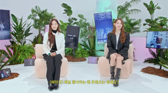 / 사진=티빙 오리지널 다큐멘터리 '케이팝 제너레이션'에 출연한 그룹 르세라핌 카즈하(좌), 사쿠라가 2차 크리에이터가 된 팬들의 콘텐츠에 대해 이야기하고 있다.