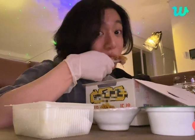 방탄소년단 정국 '치킨 먹방' 실시간 시청자 1000만명 돌파..배달앱 실검 1위 '大인기'