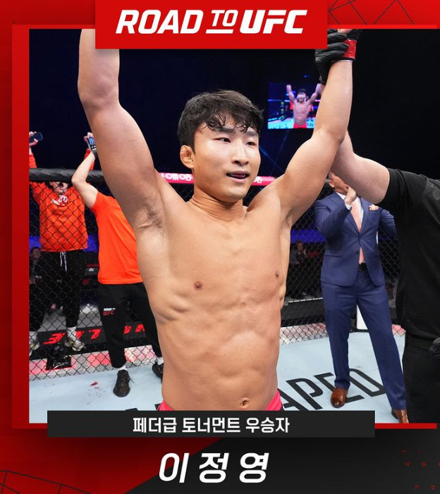 ‘코리안 타이거’ 이정영이 미국 네바다주 라스베이거스 UFC APEX에서 열린 ‘UFC Fight Night: 루이스 vs 스피박’ 대회 ‘로드 투 UFC’ 페더급 결승전에서 중국의 이자를 꺾고 UFC 정식 계약을 따냈다. 사진 | UFC 코리아