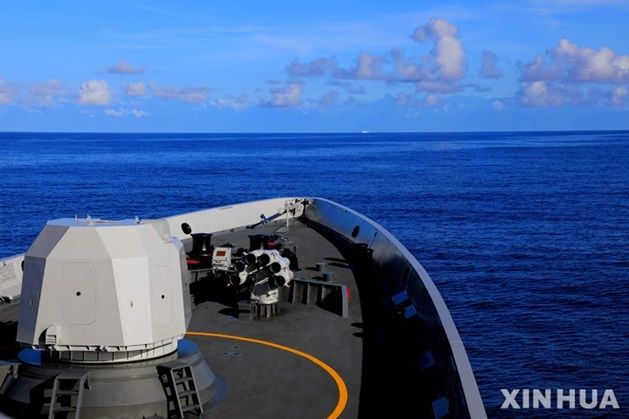 지난해 8월 6일 중국인민해방군 동부전선사령부 해군 군함이 대만섬 주변에서 합동 전투 훈련을 수행하고 있다. ⓒ 신화/뉴시스