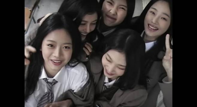 'NewJeans-Ditto' M/V 영상 캡처