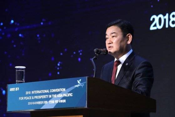 안부수 아태평화교류협회(아태협) 회장이 지난 2018년 11월14일 고양시 엠블호텔에서 열린 '2018 아시아태평양의 평화 번영을 위한 국제대회'에서 대회사를 하고 있다. 자료 사진