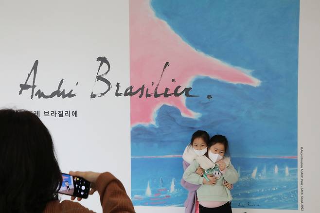 프랑스 현대미술의 ‘살아있는 전설’로 평가받는 앙드레 브라질리에의 ‘멈추어라, 순간이여!’ 특별전이 지난 1월 31일 서울 서초구 예술의전당 한가람미술관에서 열리고 있다. / 한수빈 기자