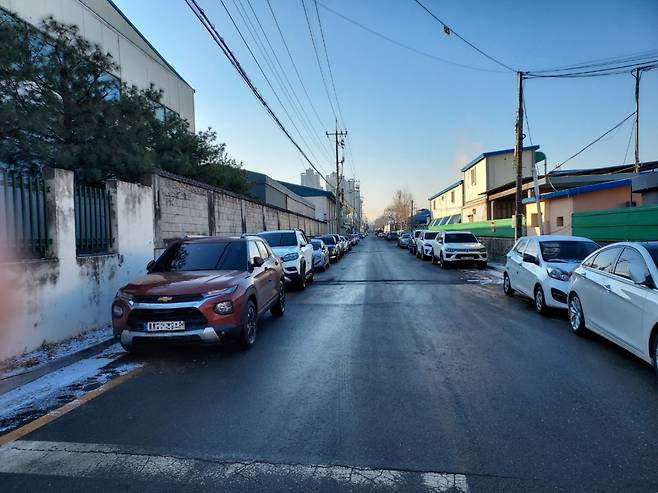 지난 1월 30일 기자가 방문한 강원도 원주 우산산업단지. 레미콘이나 대형 화물트럭도 가끔 볼 수 있을 정도로 단지 안은 적막감이 가득했다. 한영대 기자