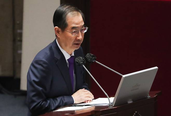 한덕수 국무총리가 6일 서울 여의도 국회에서 열린 정치·외교·통일·안보 분야 대정부질문에서 홍영표 더불어민주당 의원의 질의에 답하고 있다.  /뉴스1