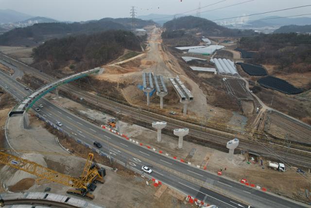 경북 김천시는 교통난 해소와 안전하고, 편리한 도로·교통 서비스를 제공하기 위한 김천시 주간선도로 확장사업 추진에 속도를 내고 있다. 김천시 제공