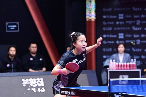 5일 경기도 수원의 경기대 광교체육관 탁구전용경기장에서 열린 2023 두나무 한국프로탁구리그(KTTL) 여자 코리아리그에서 국내 무대에 복귀한 신유빈. 사진 대한탁구협회