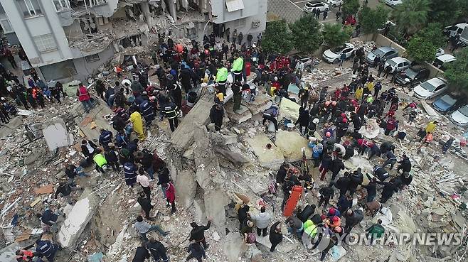 6일 터키 지진 피해 현장 [로이터=연합뉴스 자료사진. 재판매 및 DB 금지]