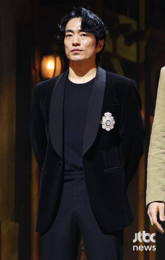 7일 오후 서울 서초구 예술의전당 CJ토월극장에서 연극 '셰익스피어 인 러브' 기자간담회가 열렸다.   배우 송영규, 임철형, 정소민, 채수빈, 김유정, 정문성, 이상이, 김성철이 참석해 포즈를 취하고 있다.  박세완 엔터뉴스팀 기자 park.sewan@jtbc.co.kr (콘텐트비즈니스본부)