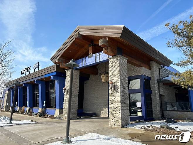 마리화나를 팔면서 빵도 파는 새로운 형태 대마초 매장이 시카고 교외 윌링에 처음 문을 열었다. 성공 여부가 주목된다. 시카고를 포함해 일리노이에서는 지난 2020년 1월 기호용 마리화나를 합법화했다. ⓒ News1 박영주 통신원