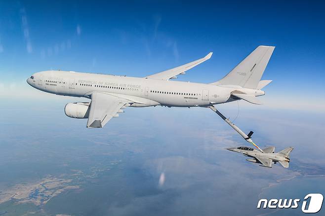 공군 KC-330 '시그너스' 공중 급유 훈련. (공군 제공) 2022.8.30/뉴스1