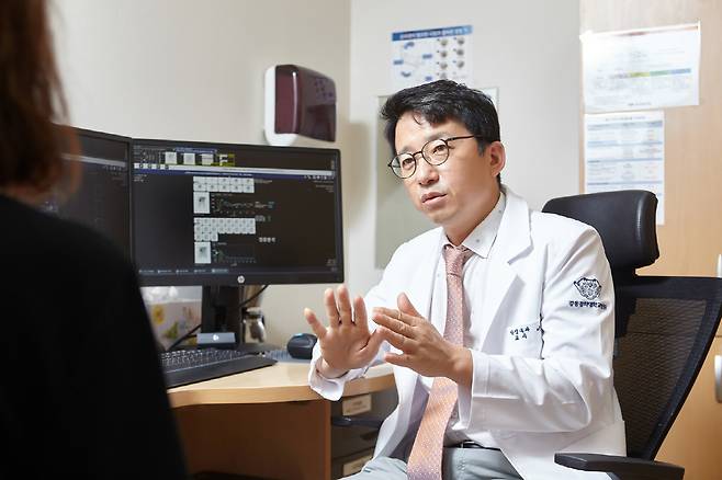 이상호 교수의 진료 모습.