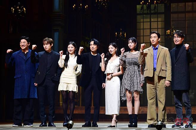 연극 '셰익스피어 인 러브' 기자간담회에 참석한&nbsp;배우 임철형, 김성철, 김유정, 정문성, 정소민, 채수빈, 이상이, 송영규. ⓒ이혜영 기자 lhy@hankooki.com