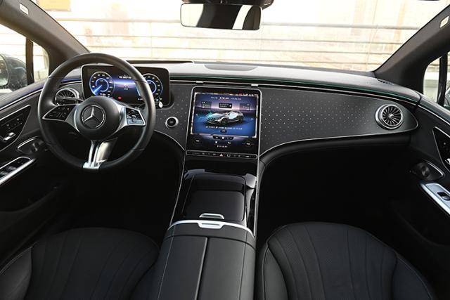 메르세데스-벤츠 EQE 350+