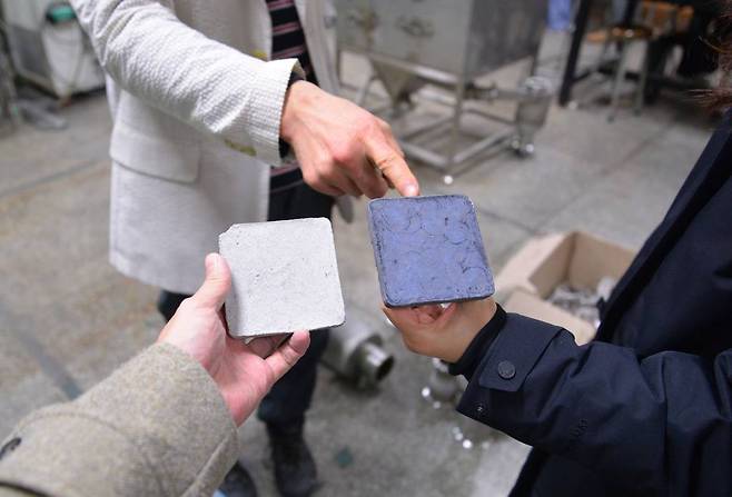 일반 시멘트(좌)와 바이오차를 섞은 시멘트(우), 출처: IT동아