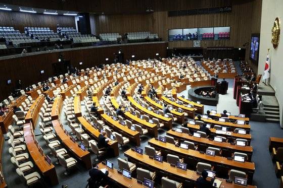 국회 경제분야 대정부 질문이 7일 오후 서울 여의도 국회에서 열린 모습. 장진영 기자
