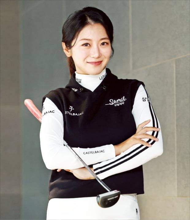 한국여자프로골프(KLPGA)투어에 3년 만에 복귀하는 안소현이 한국경제신문과의 인터뷰에서 올해 포부를 밝히고 있다.  허문찬  기자