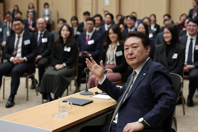 윤석열 대통령이 7일 정부세종컨벤션센터에서 열린 ‘대통령과의 대화’에서 발언하고 있다. 대통령실 제공