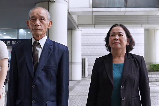 This photo taken in August 2022 shows a Vietnam War victim Nguyen Thi Thanh (right) who filed a damage suit against the South Korean government. (Courtesy of Korea-Vietnam Peace Foundation)