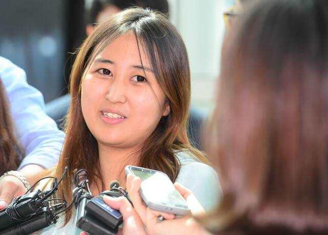 ‘국정농단’ 사건으로 실형이 확정돼 복역 중인 최서원(개명 전 최순실)씨의 딸 정유라씨가 지난 2017년 인천국제공항으로 귀국하며 취재진의 질문에 답하고 있다. 국민일보DB