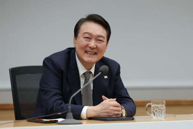 윤석열 대통령이 7일 정부세종컨벤션센터에서 열린 '대통령과의 대화'에서 정부 부처 공무원들을 대상으로 발언하고 있다. 대통령실 제공