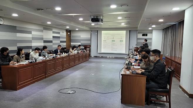 [안동=뉴시스] 7일 경북도청 회의실에서 '경북 2차전지 특화단지 타당성 확보방안 연구용역' 중간보고회가 진행되고 있다. (사진=경북도 제공) 2023.02.07 *재판매 및 DB 금지