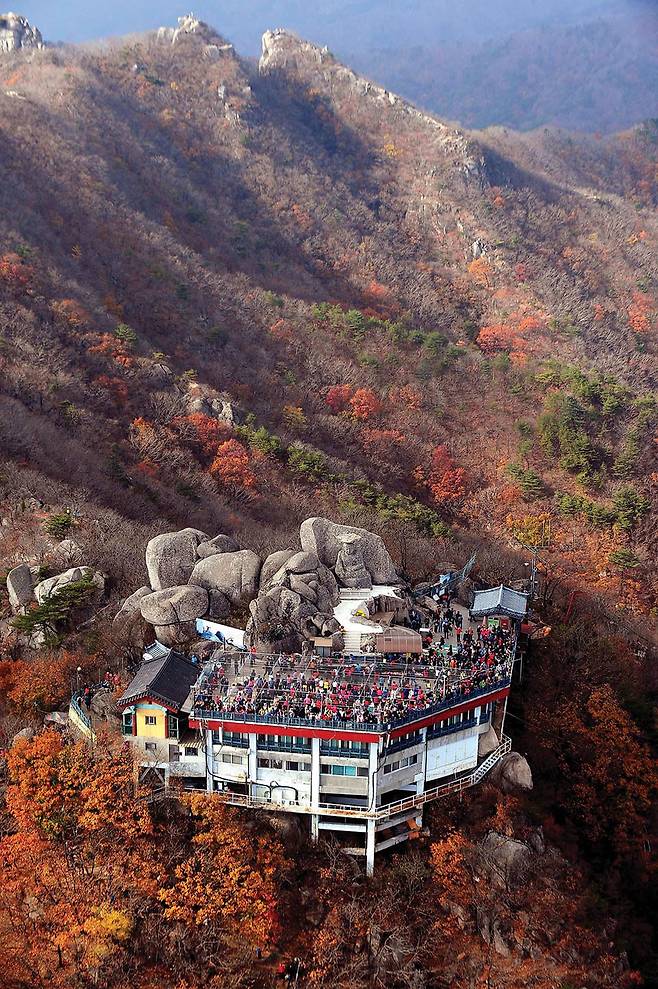 팔공산 갓바위. 영험한 기도처로도 유명하다.