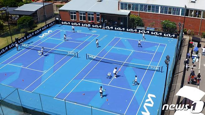 호주오픈 키 컬러와 기아 로고 디자인을 바탕으로 재건된 메이드스톤 풋스크레이 테니스 클럽(Maidstone Footscray Tennis Club) 코트.(제공=기아)ⓒ 뉴스1