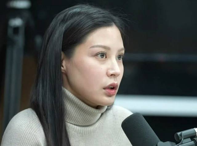 챗GPT는 조국 전 장관의 딸 조민 씨에 대해 알고 있다며 '조국 사태'를 설명했다. 사진은 김어준 씨의 유튜브 방송에 출연한 조민 씨. /김어준의 겸손은 힘들다 뉴스공장 갈무리