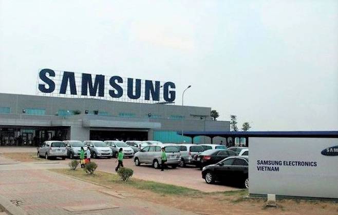 한국 삼성전자가 베트남에 공장을 세운 까닭에 한국 반도체의 베트남 수출이 점점 늘고 있다. 사진은 베트남 박닌 옌퐁현 삼성전자 생산공장./삼성전자