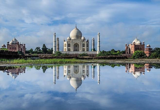 인도는 한국 휴대폰의 새로운 수출 시장으로 부상하고 있다. 사진은 인도의 상징적 관광 명소인 타지마할./위키피디아(2016년 8월 20일)