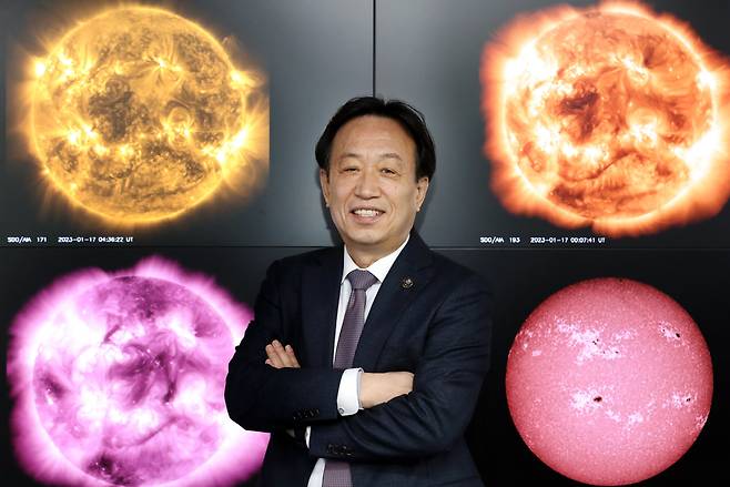 1월 27일 대전 유성구에 위치한 한국천문연구원 우주감시센터에서 박영득 원장이 본지와 인터뷰에 앞서 사진 촬영을 하고 있다. /신현종 기자