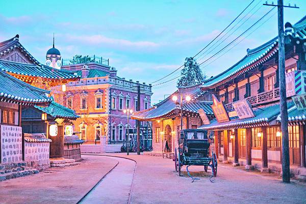 논산 선샤인스튜디오 야경. 한국관광공사 제공
